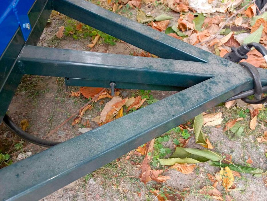 Великий легковий причіп підвищеної вантажопід"ємності