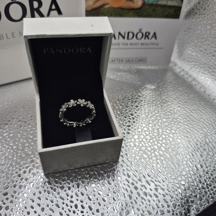Anel Pandora Dazzling Daisy Band prata