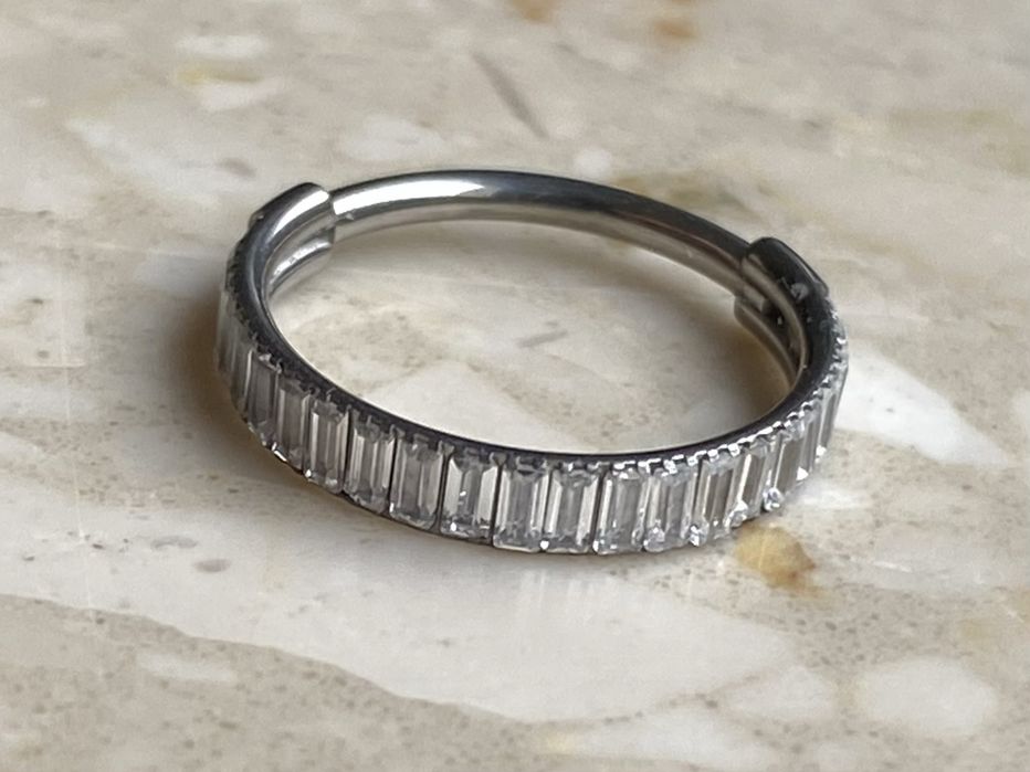 Unisex kolczyk 12 mm piercing 16G kółko segment ring Tytan