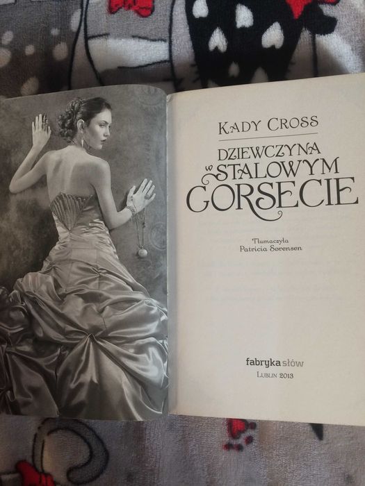 Cross Kady Dziewczyna W Stalowym Gorsecie