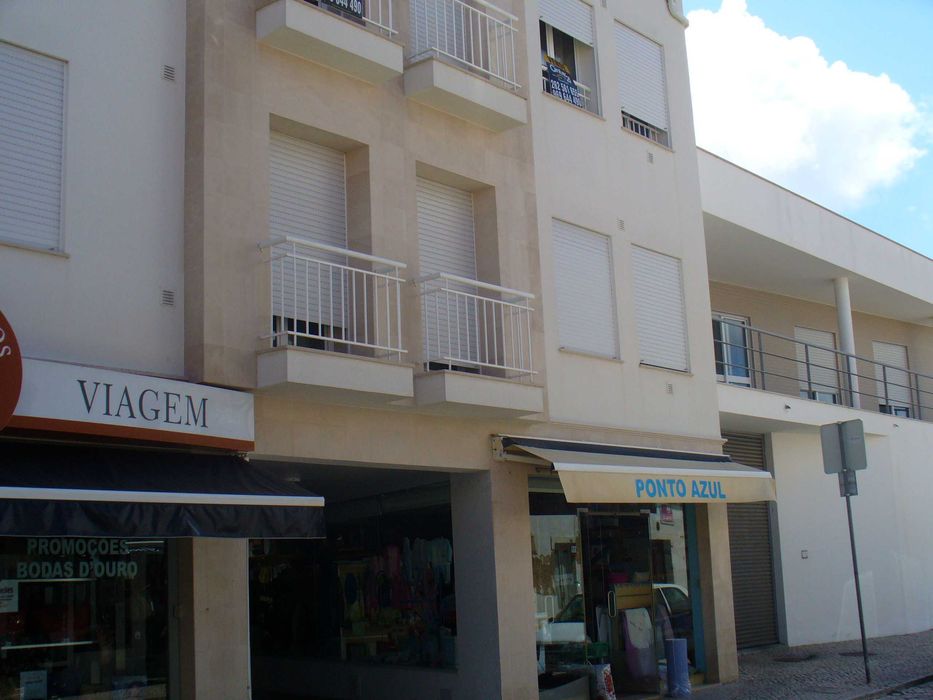 Casinha Sub-Vila T2 junto à PSP c/Lugar de Garagem