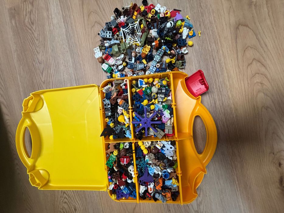 #Mix LEGO + około 180 figurek do poskładania