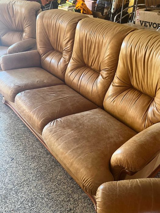 Conjunto de sofás em pele genuína castanha – Sofá de 3 lugares + 2 cadeirões