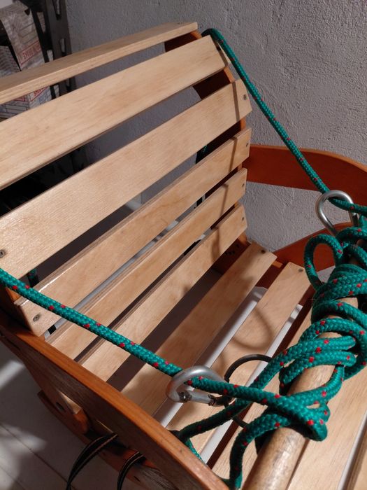 Huśtawka drewniana dla dziecka