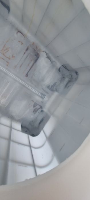 Zbiornik 1000 litrow mauzer mauser po umuciu na maszynie