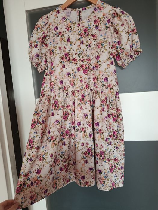Sukienka w kwiaty