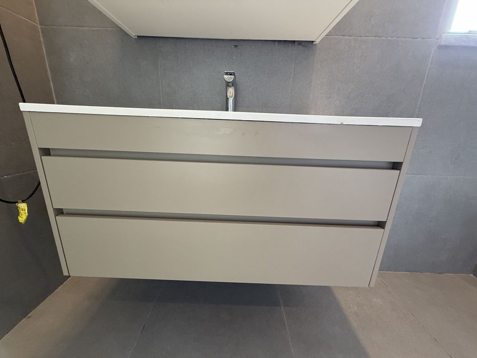 Móvel/ lavatório KITBANHO 100cm em ótimo estado