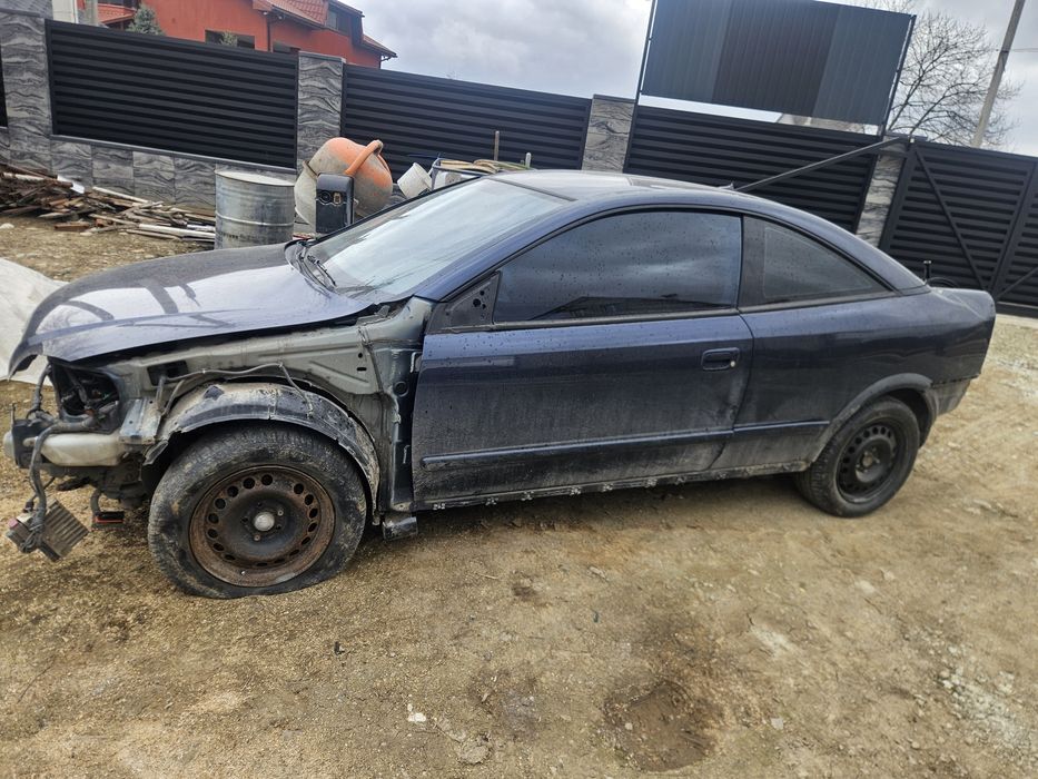 Розбирається Опель Астра Г Ж купе Бертон 2.2 бензин механіка Z22SE