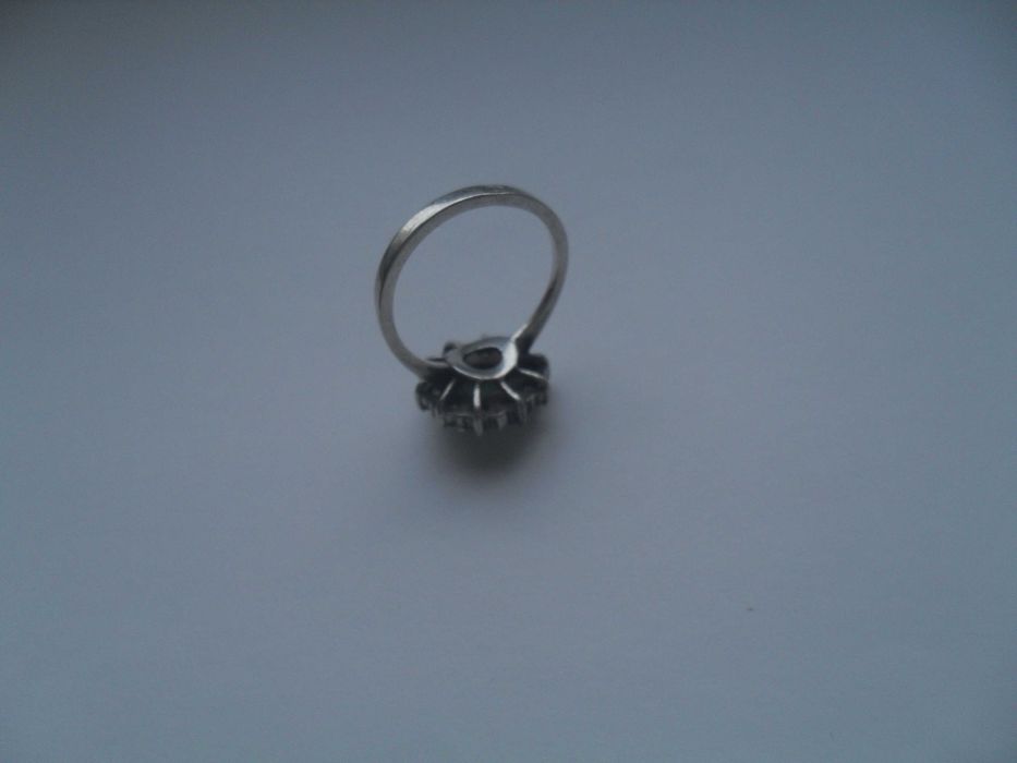 Srebrny pierścionek - rozetka z chryzoprazem - cena ost