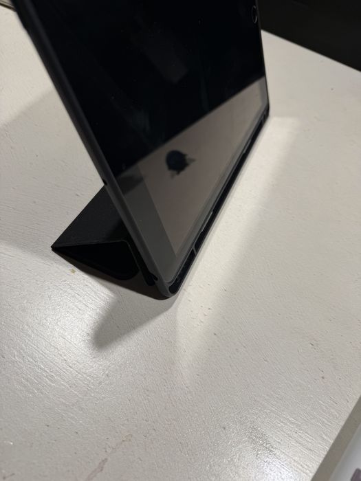 Планшет Apple iPad 10.2