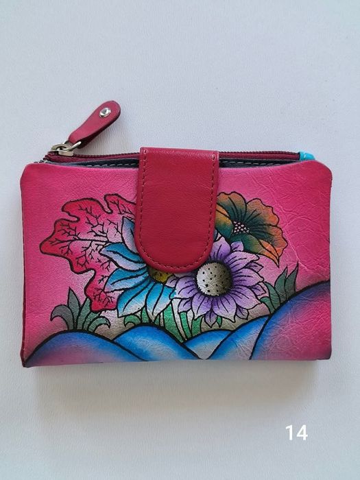 Carteira em pele 
Novo na caixa 
Tamanho 14*10