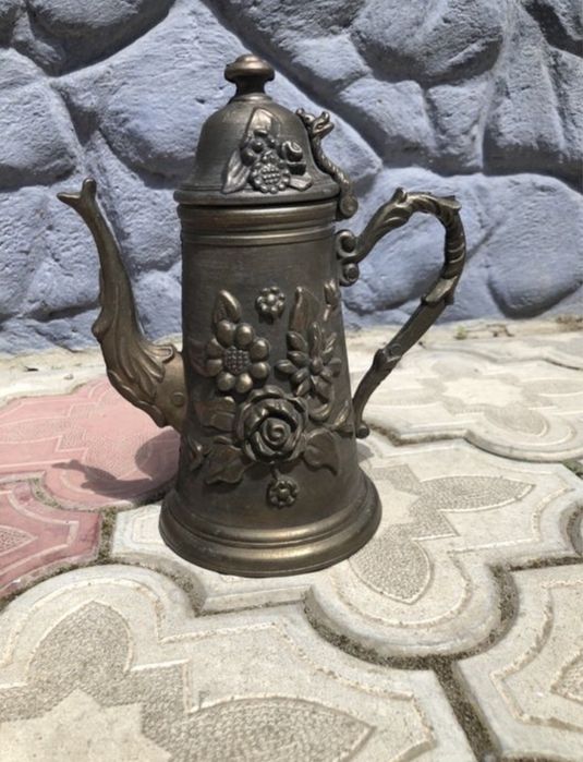 Декоративний старовинний чайник