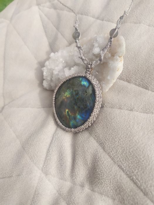 Naszyjnik szary labradoryt sznurek