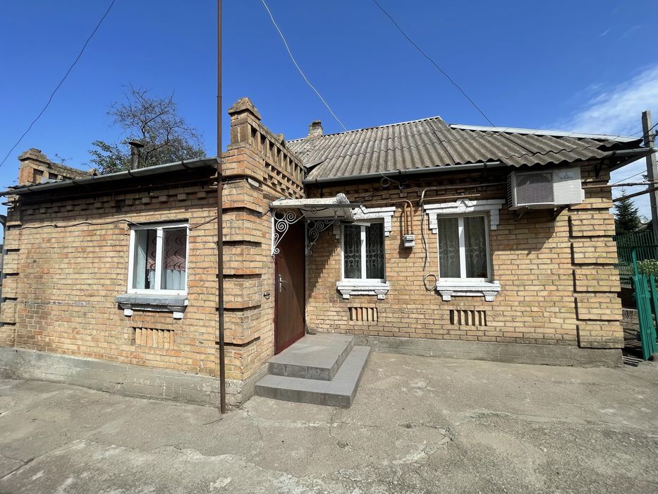 Продаж будинку з гаражем, госп. спорудами та земельною ділянкою!