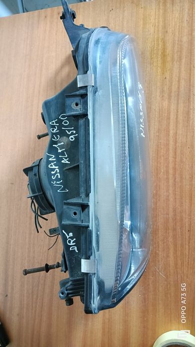 Farol Nissan Almera ótica 1998 direita