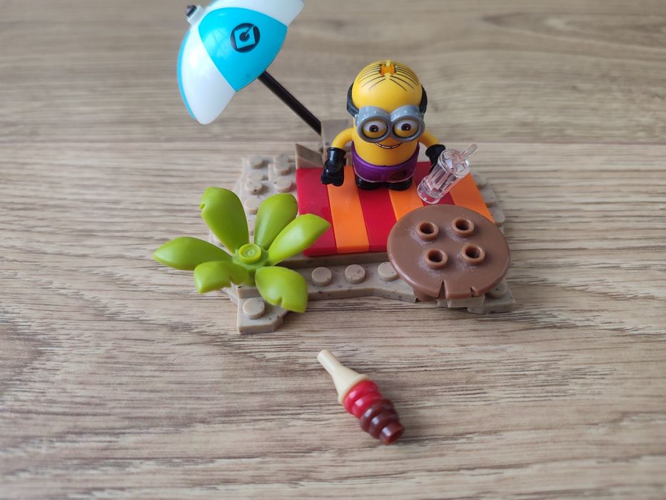 Minionki - klocki Mega bloks - Impreza na plaży nr Cnc74 + figurki