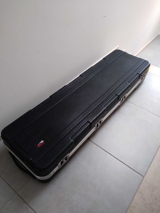 Case Gator com rodas para transporte de Pianos digitais de 88 teclas.