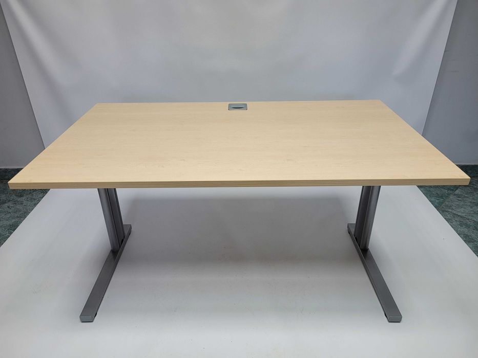 Biurko proste Nowy Styl 140x80 klon z przelotką - b. duża ilość