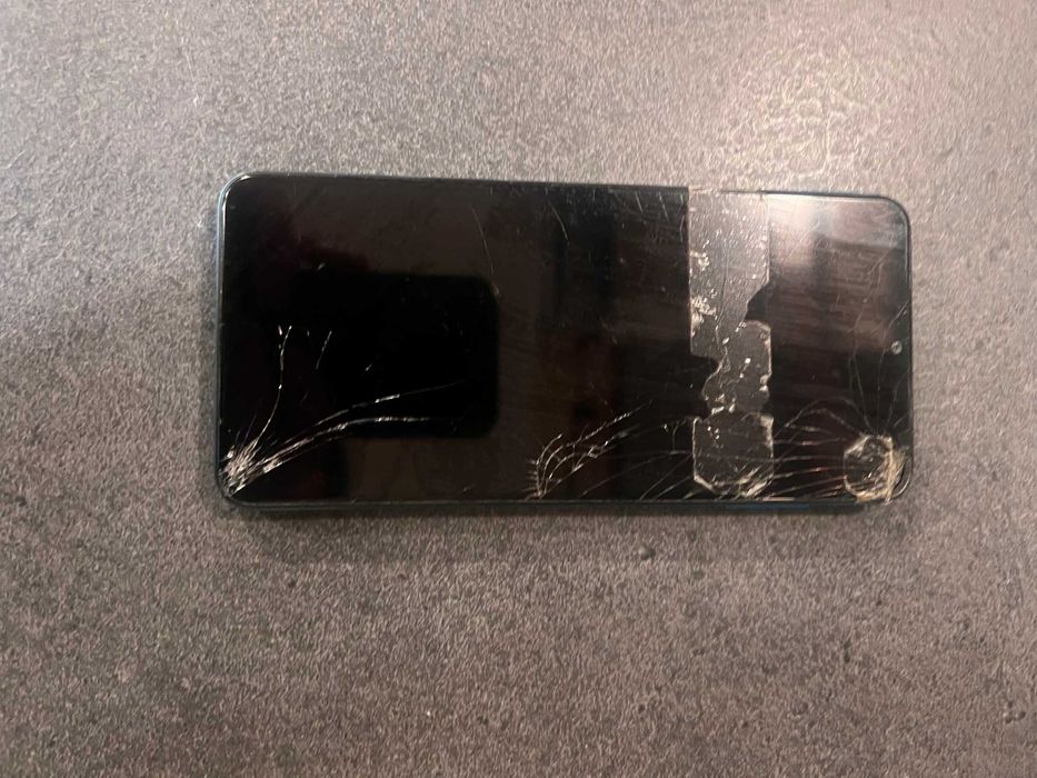 Samsung M12 ( Uszkodzona szybka , wyświetlacz cały)