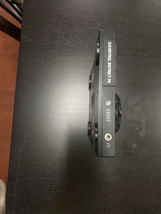 mesa de dj hercules instinct p8
