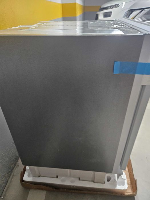 Arca Congeladora Vertical de Encastre Nova