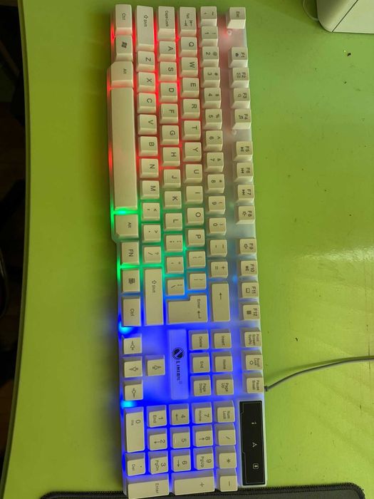 Продам клавіатуру та миш у родній коробці.