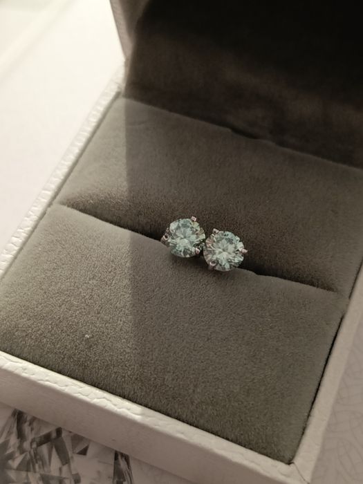 Nowe kolczyki z prawdziwym moissanitem GRA 0.5 ct w kolorze błękitnym