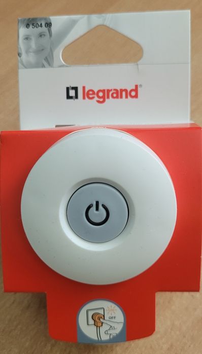 Вилка Legrand (50409) з кнопкою та підсвіткою 16А