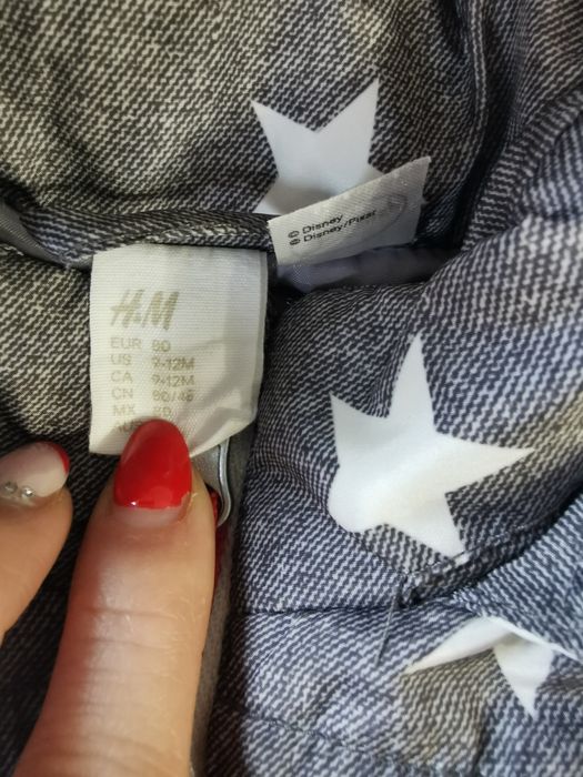 Kamizelka myszka miki ze sweterkiem i jeansami