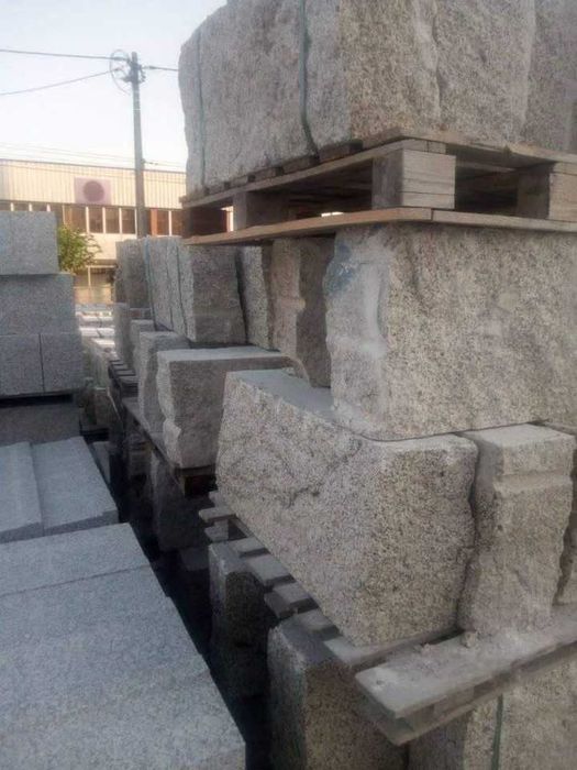 Pedra Rachada para fachadas em granito amarelo