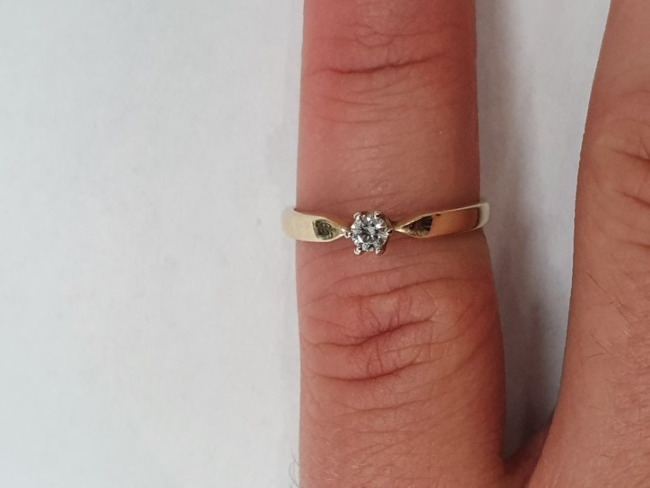 Apart! Piękny złoty pierścionek/ 585/ 0.05 CT/ 1.48 gram/ R7/ Gdynia