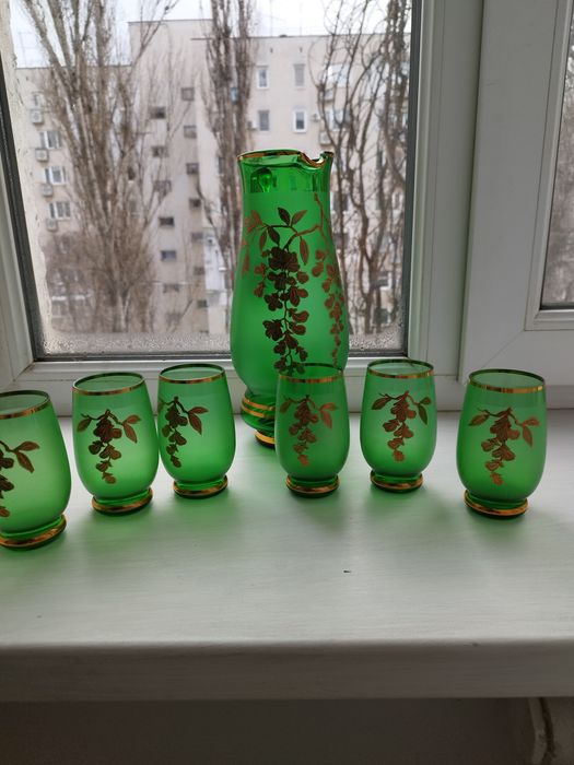 Чешский /Богемия/набор из цветного стекла с золочением - графин и 6