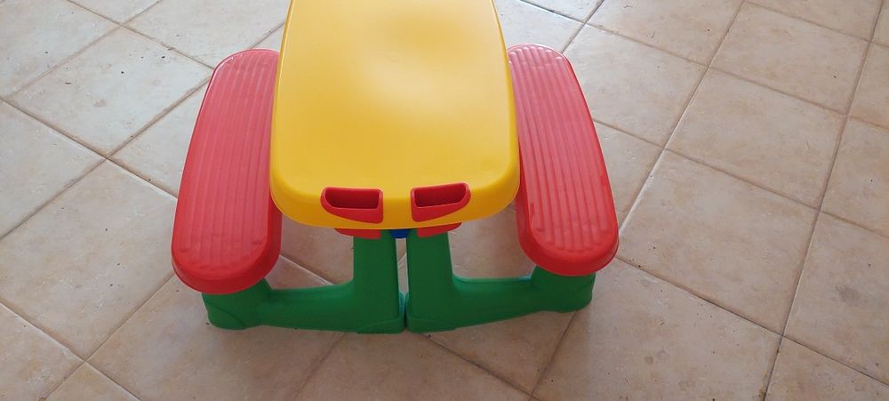 Mesa plastica de criança