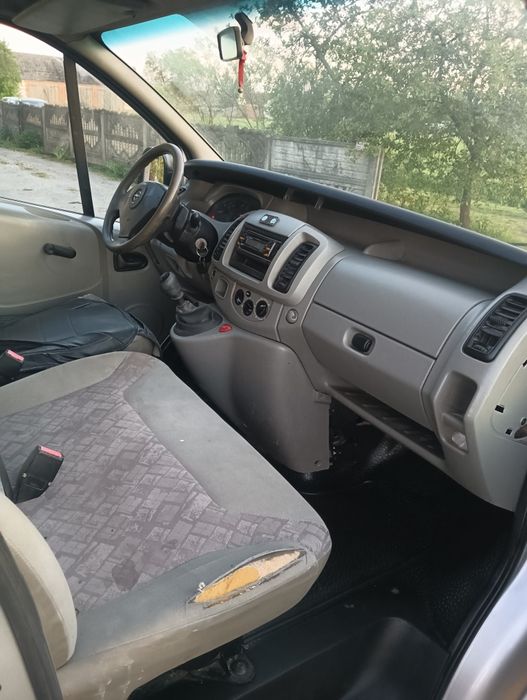 Opel Vivaro 1.9 2001r oszklony 6-osobowy