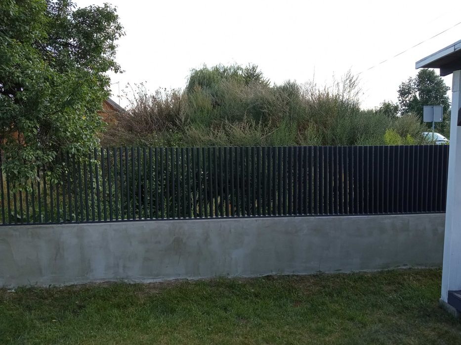 Ogrodzenia grzebieniowe, pionowe - metalowe