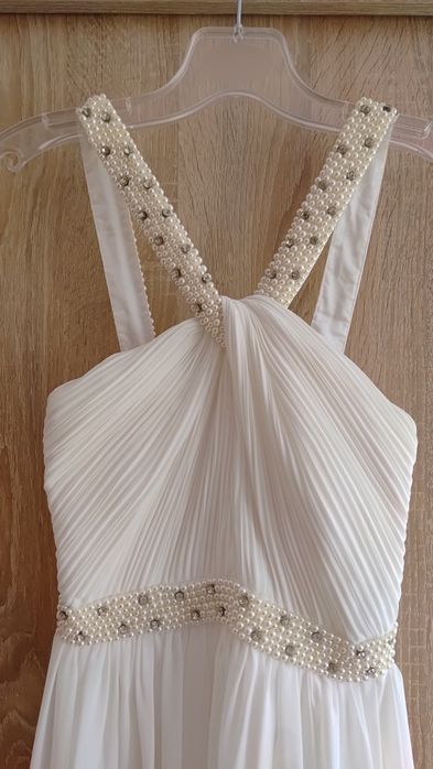Romantyczna suknia ecru z perełkami