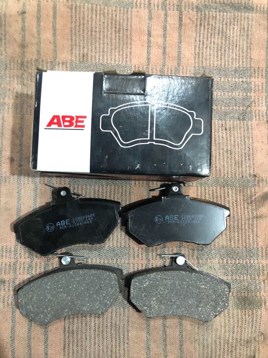 Гальмівні колодки передні ABE C1W005ABE Пассат Гольф Кадді