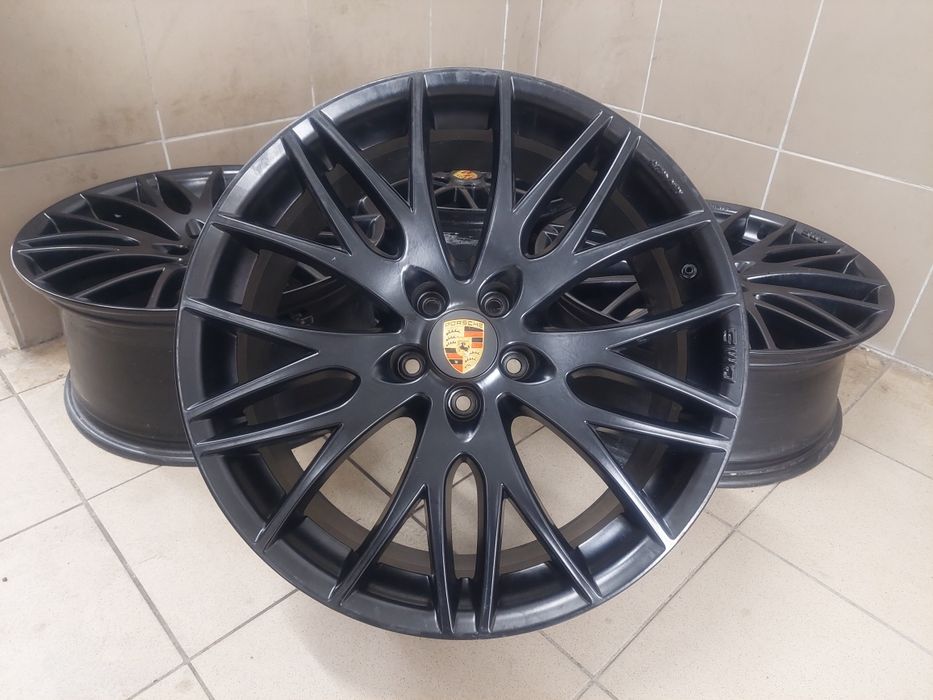 Оригінальні легкосплавні різноширокі диски Porsche Macan R19 5×112