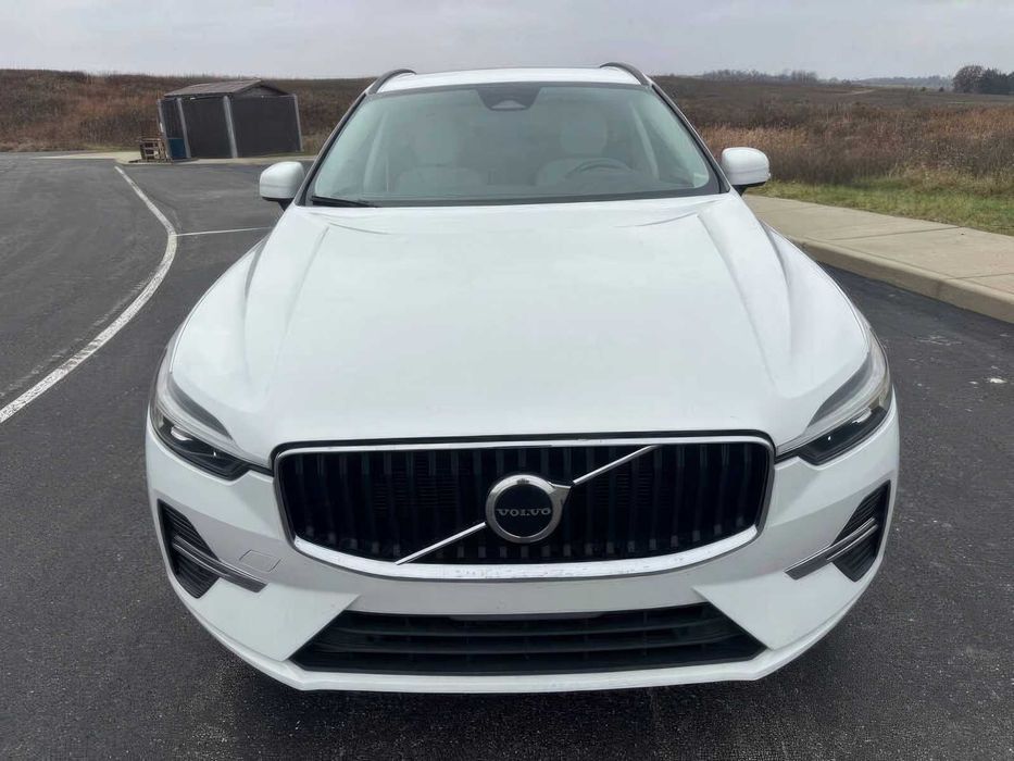 Volvo XC60 B5 Momentum      2022