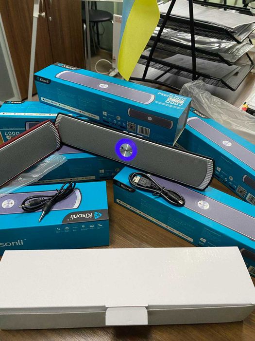 Колонка портативна Kisonli з радіо,  підсвіткою та Bluetooth нова