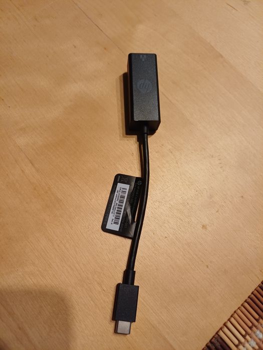 adapter HP USB-C na RJ45 (Ethernet / Gigabit LAN) z krótkim przewodem.