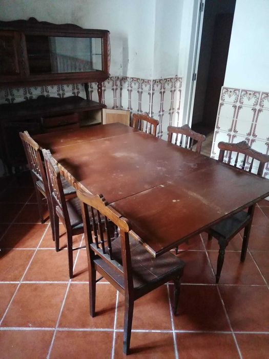 Mesa extensível e cadeiras