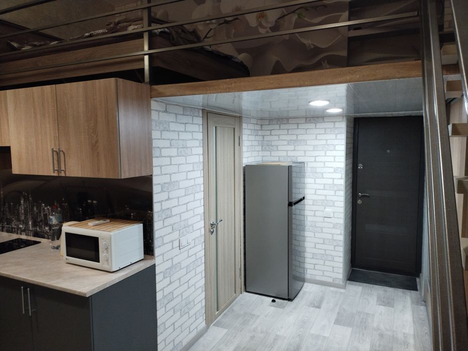 Сдам посуточно,подобово Двухуровневую  студію на левом березі район 9-