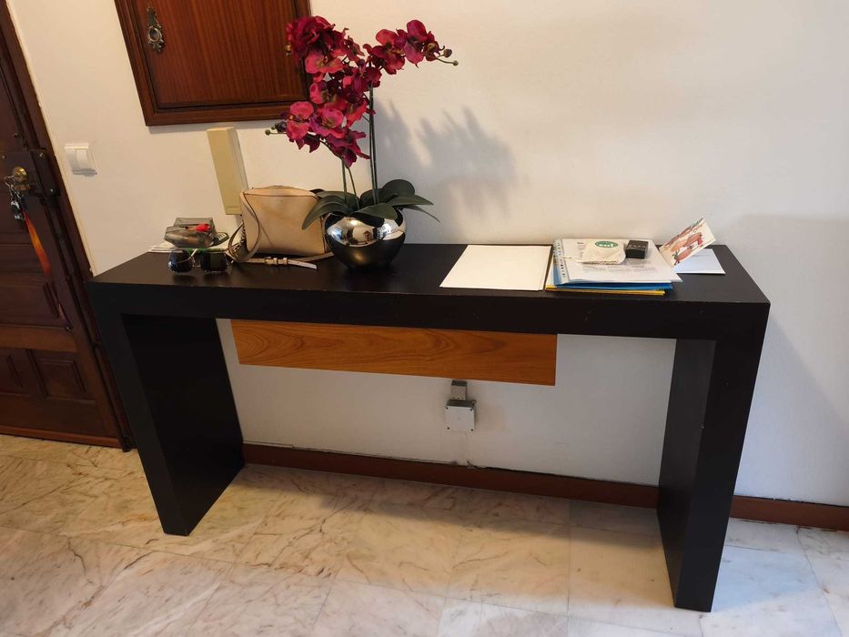 Consola para hall de entrada