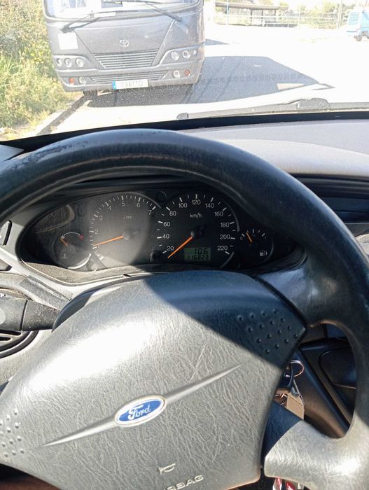 Vendo carro Ford Focus 1.4 gasolina