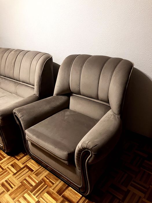 Sofá de 3 lugares + poltrona — Estofados há 2 anos, como novos