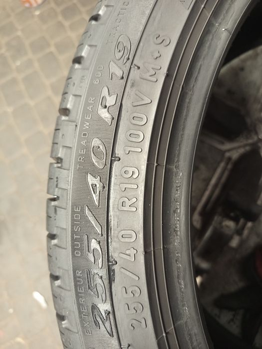 Opony całoroczne 255/40/19