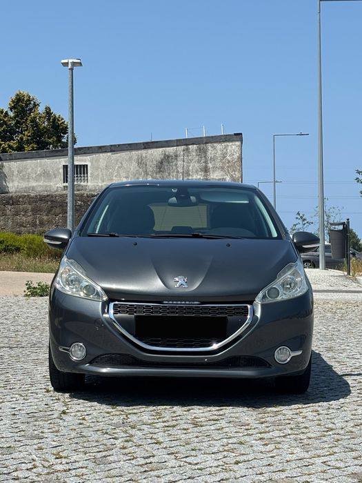 Peugeot 208 (c/ apenas 63,000km)