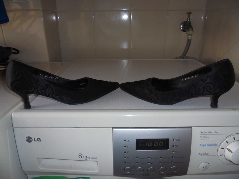 sapatos de mulher cor pretos