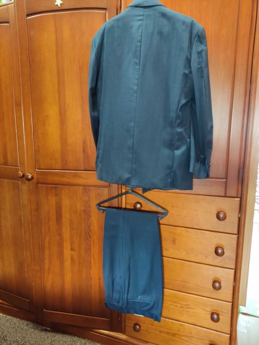 Fato clássico de homem, azul indigo